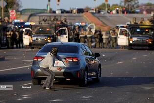 درگیری پلیس ضد شورش و معترضان در لس‌آنجلس آمریکا