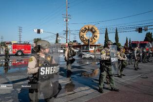 درگیری پلیس ضد شورش و معترضان در لس‌آنجلس آمریکا