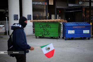 درگیری پلیس ضد شورش و معترضان در لس‌آنجلس آمریکا