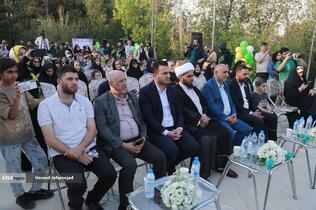 اهتزاز بزرگترین پرچم علوی بر فراز تهران