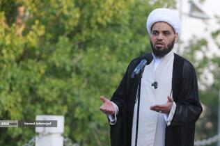 اهتزاز بزرگترین پرچم علوی بر فراز تهران