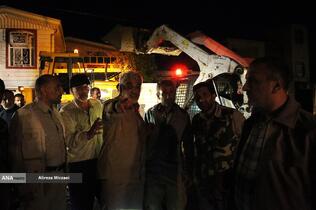 کمک رسانی شهید محمدمهدی طهرانچی دانشمند هسته ای در مناطق سیل زده لرستان پلدختر در سال 1398 همراه گروه های جهادی