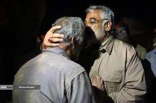 کمک رسانی شهید محمدمهدی طهرانچی دانشمند هسته ای در مناطق سیل زده لرستان پلدختر در سال 1398 همراه گروه های جهادی