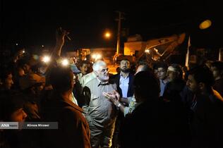 کمک رسانی شهید محمدمهدی طهرانچی دانشمند هسته ای در مناطق سیل زده لرستان پلدختر در سال 1398 همراه گروه های جهادی