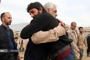 کمک رسانی شهید محمدمهدی طهرانچی دانشمند هسته ای در مناطق سیل زده لرستان پلدختر در سال 1398 همراه گروه های جهادی