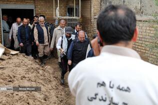 کمک رسانی شهید محمدمهدی طهرانچی دانشمند هسته ای در مناطق سیل زده لرستان پلدختر در سال 1398 همراه گروه های جهادی