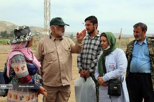 کمک رسانی شهید محمدمهدی طهرانچی دانشمند هسته ای در مناطق سیل زده لرستان پلدختر در سال 1398 همراه گروه های جهادی