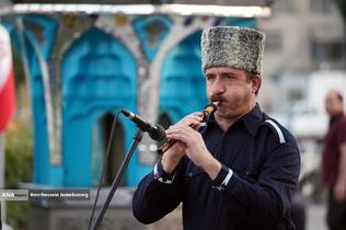 اجرای موسیقی آذری در میدان هفت تیر تهران