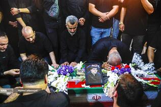 تشییع و خاکسپاری شهدای حملات رژیم صهیونیستی در قطعه42 بهشت زهرا(س)