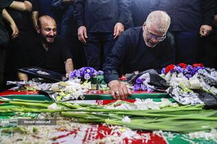 تشییع و خاکسپاری شهدای حملات رژیم صهیونیستی در قطعه42 بهشت زهرا(س)