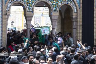 تشییع و تدفین پیکر مطهر دانشمند هسته‌ای شهید محمدمهدی طهرانچی رییس دانشگاه آزاد اسلامی و همسر گرانقدرش شهیده مژگان قراویری در حرم حضرت عبدالعظیم حسنی(ع)