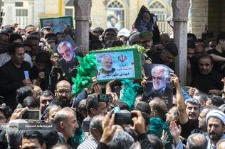 تشییع و تدفین پیکر مطهر دانشمند هسته‌ای شهید محمدمهدی طهرانچی رییس دانشگاه آزاد اسلامی و همسر گرانقدرش شهیده مژگان قراویری در حرم حضرت عبدالعظیم حسنی(ع)