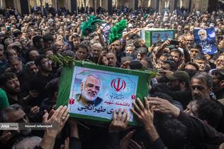 تشییع و تدفین پیکر مطهر دانشمند هسته‌ای شهید محمدمهدی طهرانچی رییس دانشگاه آزاد اسلامی و همسر گرانقدرش شهیده مژگان قراویری در حرم حضرت عبدالعظیم حسنی(ع)