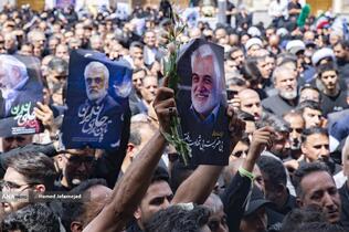 تشییع و تدفین پیکر مطهر دانشمند هسته‌ای شهید محمدمهدی طهرانچی رییس دانشگاه آزاد اسلامی و همسر گرانقدرش شهیده مژگان قراویری در حرم حضرت عبدالعظیم حسنی(ع)