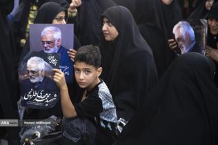 تشییع و تدفین پیکر مطهر دانشمند هسته‌ای شهید محمدمهدی طهرانچی رییس دانشگاه آزاد اسلامی و همسر گرانقدرش شهیده مژگان قراویری در حرم حضرت عبدالعظیم حسنی(ع)