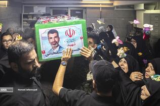 وداع با پیکر بسیجی شهید حسین یوسفخانی