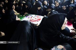 وداع با پیکر بسیجی شهید حسین یوسفخانی