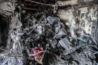 تصاویری از منزل مسکونی و محل شهادت دکتر محمدمهدی طهرانچی، دانشمند هسته ای و رئیس دانشگاه آزاد اسلامی،به همراه همسرش در مجتمع اساتید، میدان کتاب در حمله رژیم صهیونی به برخی مناطق و منازل مردم، شهروندان و دانشمندان هسته ای کشورمان در جریان جنگ تحمیلی دوازده روزه