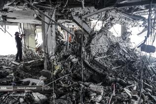 تصاویری از منزل مسکونی و محل شهادت دکتر محمدمهدی طهرانچی، دانشمند هسته ای و رئیس دانشگاه آزاد اسلامی،به همراه همسرش در مجتمع اساتید، میدان کتاب در حمله رژیم صهیونی به برخی مناطق و منازل مردم، شهروندان و دانشمندان هسته ای کشورمان در جریان جنگ تحمیلی دوازده روزه