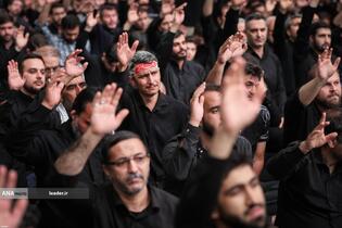 عزاداری شب تاسوعای حسینی(ع) در حسینیه امام خمینی(ره)