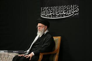 مراسم عزادارای شب عاشورای حسینی(ع) در حسینیه امام خمینی(ره) با حضور رهبر معظم انقلاب