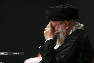 مراسم عزادارای شب عاشورای حسینی(ع) در حسینیه امام خمینی(ره) با حضور رهبر معظم انقلاب