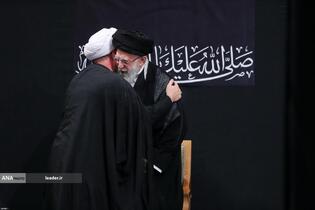 مراسم عزادارای شب عاشورای حسینی(ع) در حسینیه امام خمینی(ره) با حضور رهبر معظم انقلاب