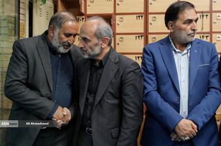 پیمان جبلی رئیس سازمان صدا و سیما و علیرضا قزوه در آیین یادبود شهدای رسانه ملی