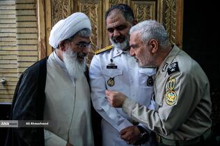 امیر دریار شهرام ایرانی فرمانده نیروی دریایی ارتش در مراسم گرامیداشت ۵۷ شهید اقتدار ارتش