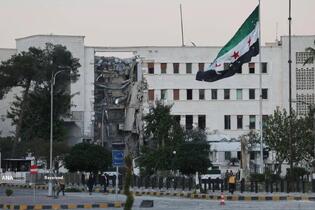 در روزهای اخیر، منطقه جنوب سوریه بار دیگر صحنه یکی از شدیدترین درگیری‌ها بود، رژیم اشغالگر صهیونیستی نیز با ادعای «حمایت از اقلیت دروزی» بیش از 160 حمله هوایی تنها طی 24 ساعت به سوریه انجام داد. رژیم صهیونیستی در این حملات  مواضع حساسی همچون ستادکل ارتش، اطراف کاخ ریاست‌جمهوری، وزارت دفاع و کاروان‌های نظامی را در دمشق، سویدا و درعا هدف قرار داد.