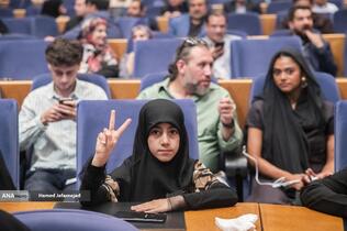 حضور خانواده شهدا در مراسم بزرگداشت شهدای رسانه در نبرد با رژیم صهیونیستی