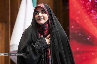 سحر امامی مجری تلویزیون در مراسم بزرگداشت شهدای رسانه در نبرد با رژیم صهیونیستی