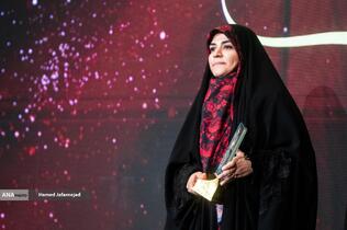 سحر امامی مجری تلویزیون در مراسم بزرگداشت شهدای رسانه در نبرد با رژیم صهیونیستی