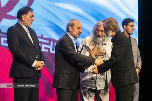 تجلیل از خانواده شهدا با حضور پیمان جبلی رییس سازمان صدا و سیما در مراسم بزرگداشت شهدای رسانه در نبرد با رژیم صهیونیستی