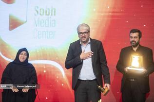 تجلیل از هومن خلیلی، کارگردان خبر در مراسم بزرگداشت شهدای رسانه در نبرد با رژیم صهیونیستی