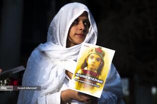 بازدید خبرنگاران خارجی از آثار به‌جامانده از حمله موشکی رژیم صهیونیستی به ساختمان شیشه ای صدا و سیما که در تاریخ ۲۴ تیرماه صورت گرفت