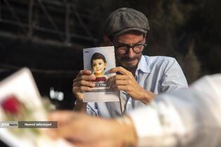 بازدید خبرنگاران خارجی از آثار به‌جامانده از حمله موشکی رژیم صهیونیستی به ساختمان شیشه ای صدا و سیما که در تاریخ ۲۴ تیرماه صورت گرفت