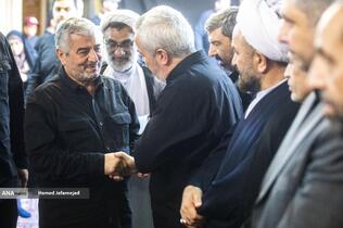 سرلشکر محمدعلی عزیر جعفری فرمانده قرارگاه فرهنگی و اجتماعی بقیةالله الاعظم سپاه پاسداران سپاه در مراسم گرامیداشت چهلمین روز درگذشت شهید سپهبد محمد باقری (محمد حسین افشردی) و همسر وی ( اشرف افشردی) و دختر این فرمانده عزیز (فرشته افشردی)