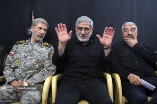 سردار اسماعیل قاآنی فرمانده نیروی قدس سپاه در مراسم گرامیداشت چهلمین روز درگذشت شهید سپهبد محمد باقری (محمد حسین افشردی) و همسر وی ( اشرف افشردی) و دختر این فرمانده عزیز (فرشته افشردی)