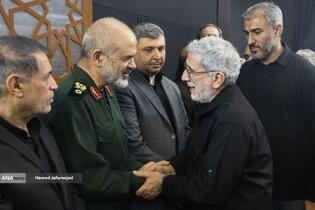 سردار اسماعیل قاآنی فرمانده نیروی قدس سپاه در مراسم گرامیداشت چهلمین روز درگذشت شهید سپهبد محمد باقری (محمد حسین افشردی) و همسر وی ( اشرف افشردی) و دختر این فرمانده عزیز (فرشته افشردی)