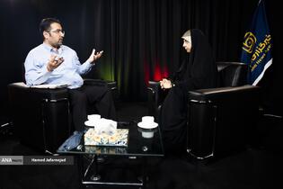 گفت و گو با الهام عابدینی خبرنگار و مجری تلویزیون