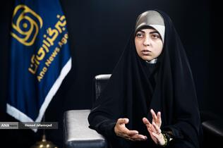 گفت و گو با الهام عابدینی خبرنگار و مجری تلویزیون