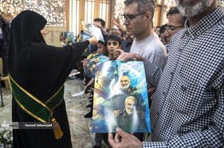 اجتماع مردم کنار مزار شهید سپهبد سلامی در ایام اربعین فرمانده دلاور سپاه اسلام