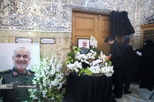 اجتماع مردم کنار مزار شهید سپهبد سلامی در ایام اربعین فرمانده دلاور سپاه اسلام