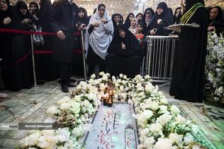 اجتماع مردم کنار مزار شهید سپهبد سلامی در ایام اربعین فرمانده دلاور سپاه اسلام