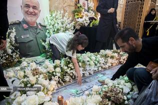 اجتماع مردم کنار مزار شهید سپهبد سلامی در ایام اربعین فرمانده دلاور سپاه اسلام