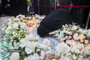 فرزند سپهبد شهید حسین سلامی فرمانده دلاور سپاه اسلام بر مزار پدر در حرم حضرت عبدالعظیم الحسنی(ع)