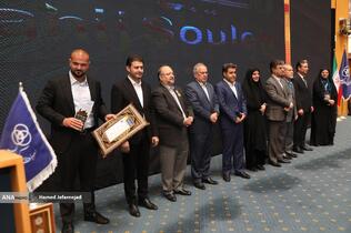 تجلیل از کارآفرینان برتر در چهارمین کنفرانس بین المللی اقتصاد و مدیریت کسب و کار