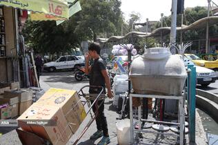 نوشیدن آب در گرمای تابستان