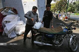 یخ فروشی در گرمای تابستان